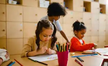 Maîtriser l’usage des pronoms personnels en CE1 : une série d’exercices ludiques