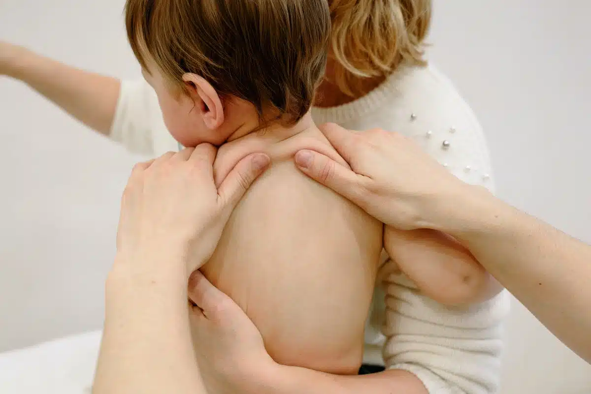bébé massage
