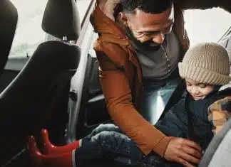 Conduire en toute sécurité avec des enfants à bord : conseils pratiques pour les parents