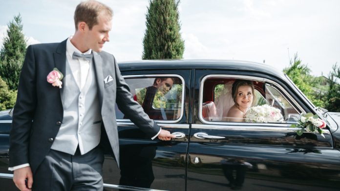 Élégance et confort : opter pour une voiture avec chauffeur lors de votre mariage !