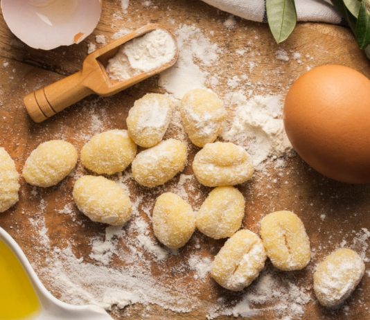 Impliquer les enfants dans la préparation de gnocchis maison