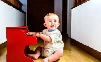 Pourquoi choisir le piano pour bébé à 1 an ?