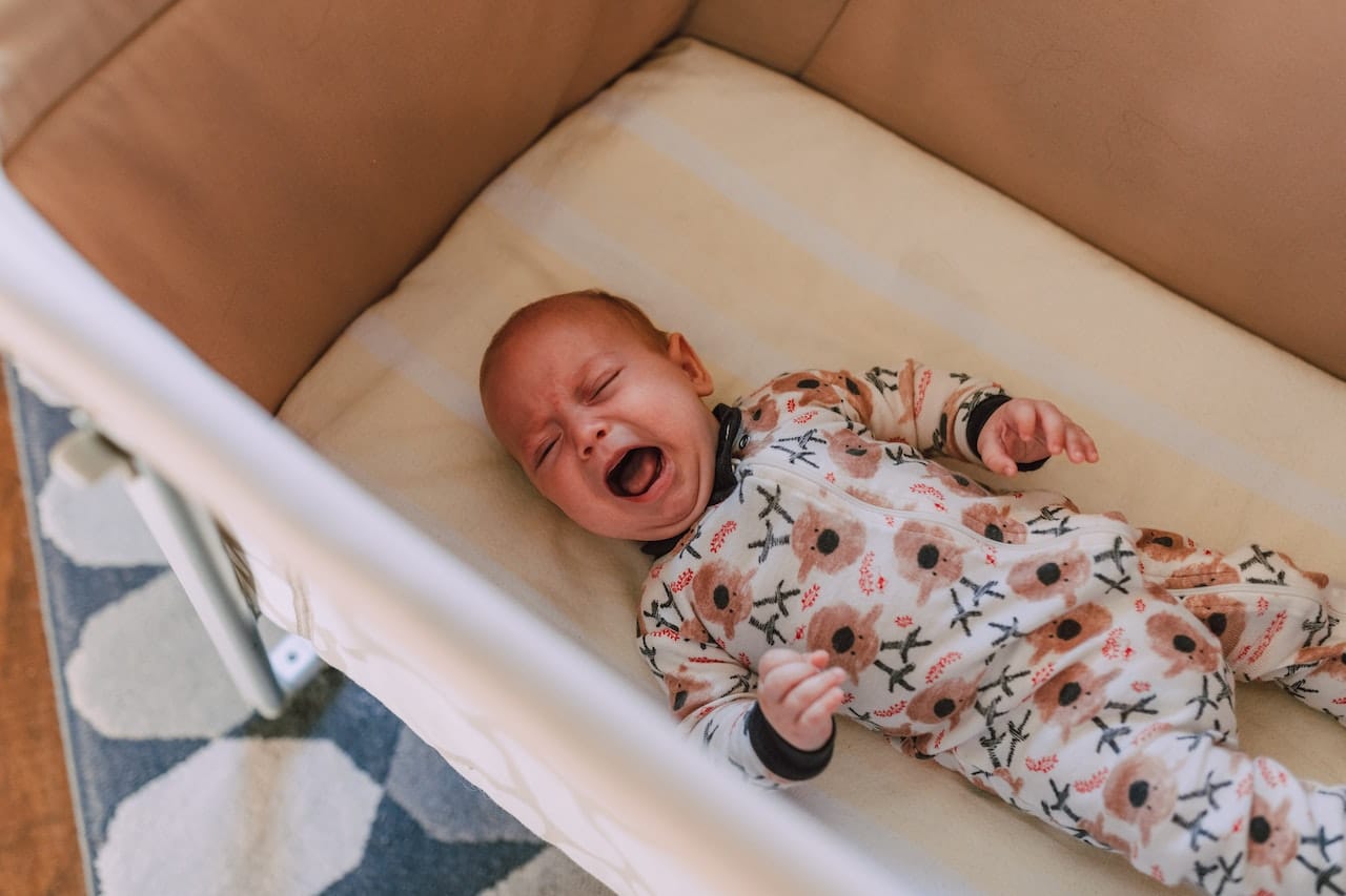 Pourquoi mon enfant pleure à chaque réveil ?
